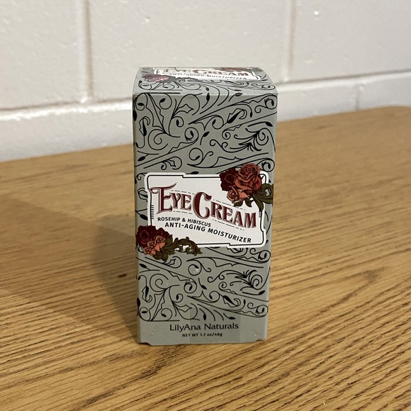 LilyAna Naturals rosehip and hibiscus anti-aging brightening eye cream - Picture 3 of 9